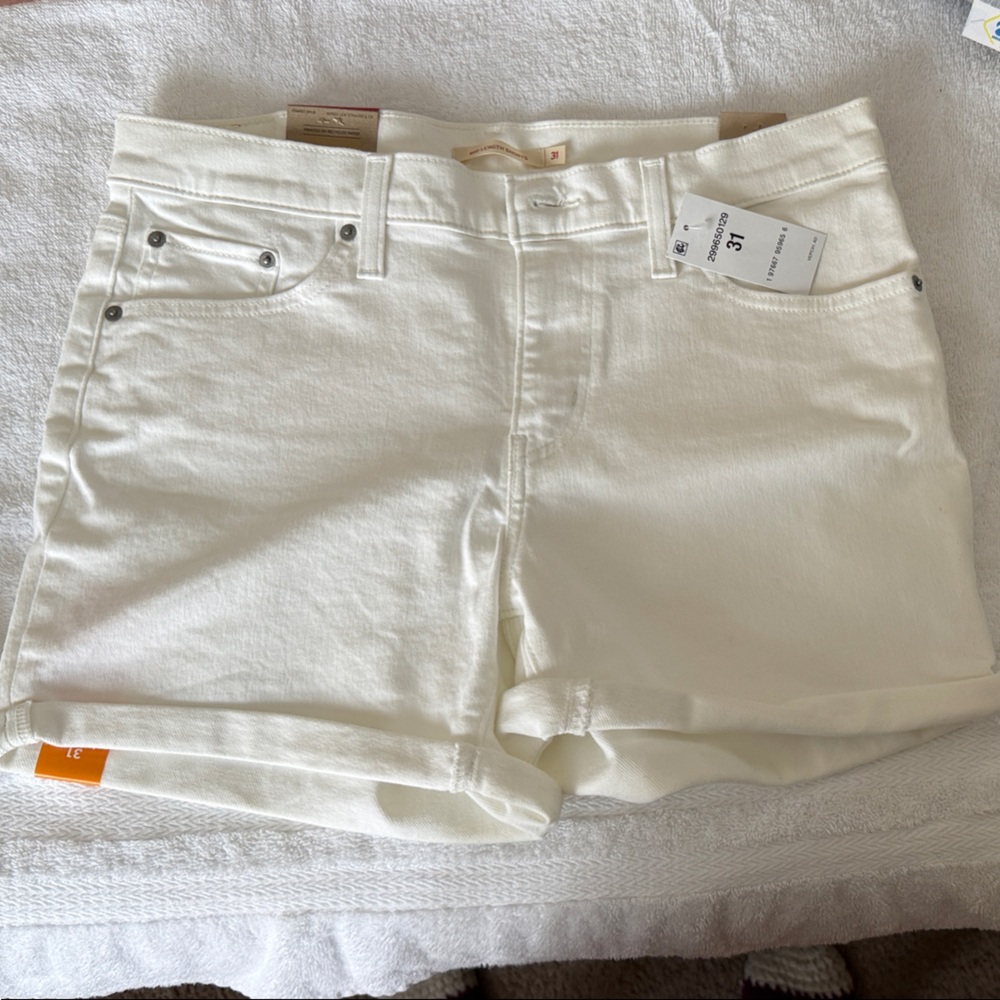 Levi's Women's Cream Shorts